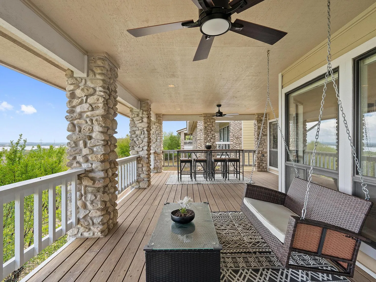 3 bed, 2.5 bath, 2036 sqft, $3,000 — Photo 3