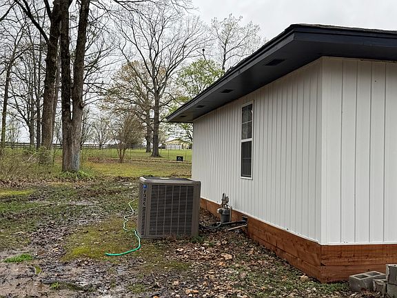 4th image of 328 Old Airport Rd