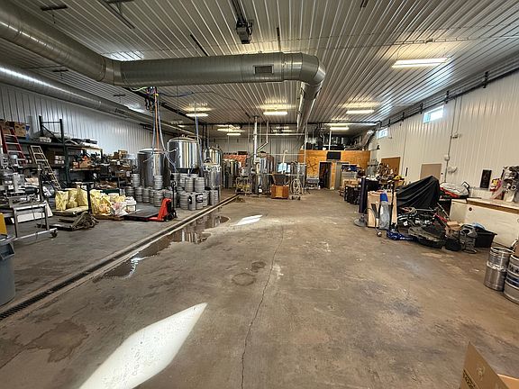 4th image of 1104 E Main St