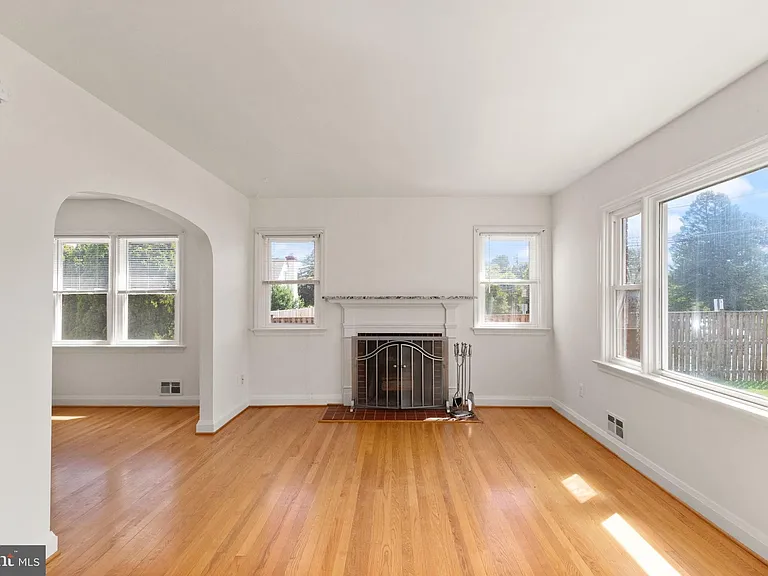 16 Homestead St — Photo 6