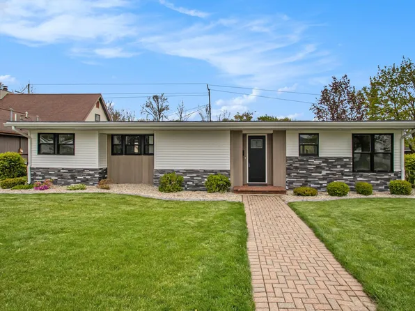 756 E John St, Nappanee, IN 46550