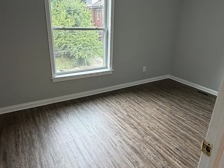 1069 Ackley St — Photo 8