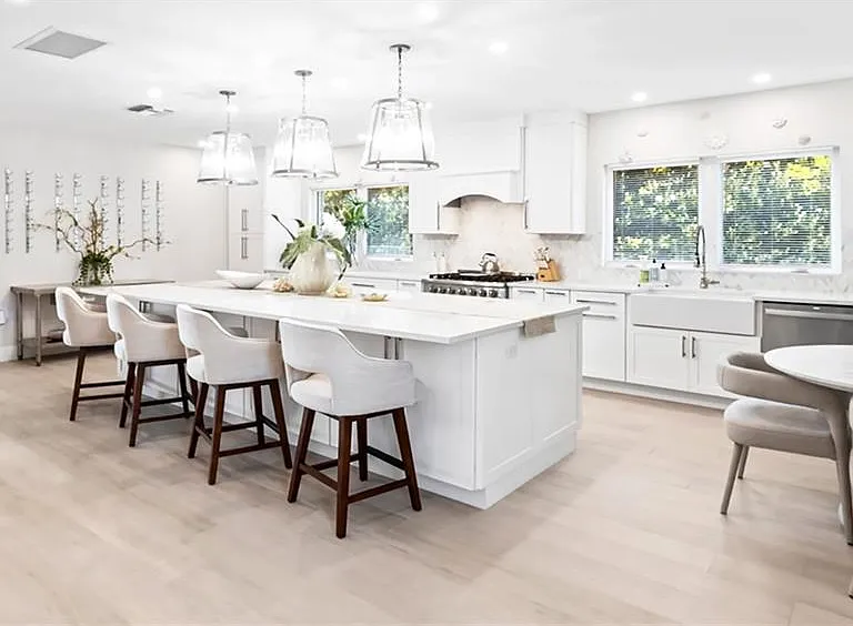 440 Kings Town Dr — Photo 14