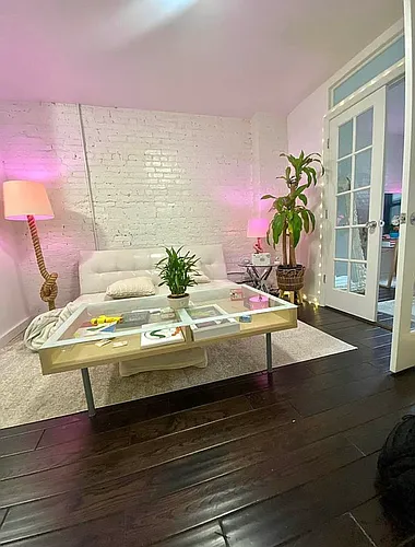 324 W 47th St #4C Photo 1