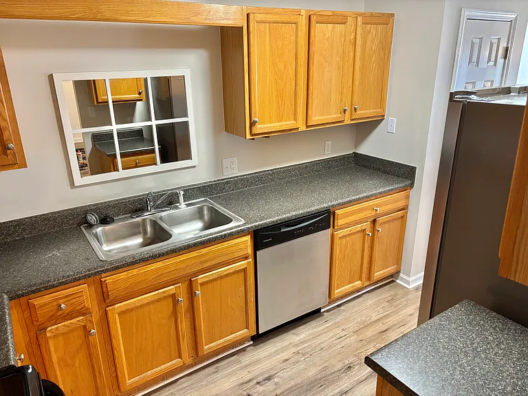223 Woodruff Park Ln — Photo 4