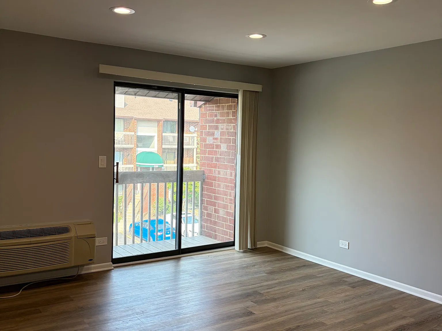 2 bed, 840 sqft, $2,200 — Photo 4
