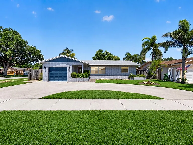 6848 NW 27th Way — Photo 3