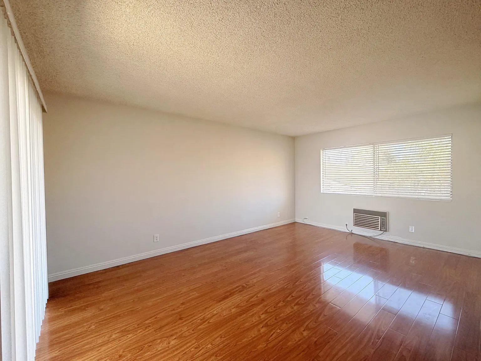 3 bed, 1350 sqft, $2,795 — Photo 4
