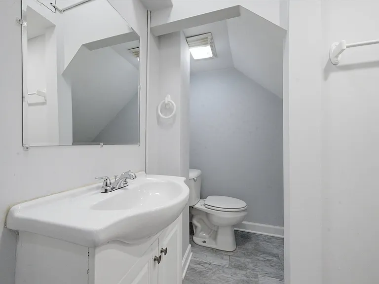 2125 W 18th Pl #1F — Photo 8