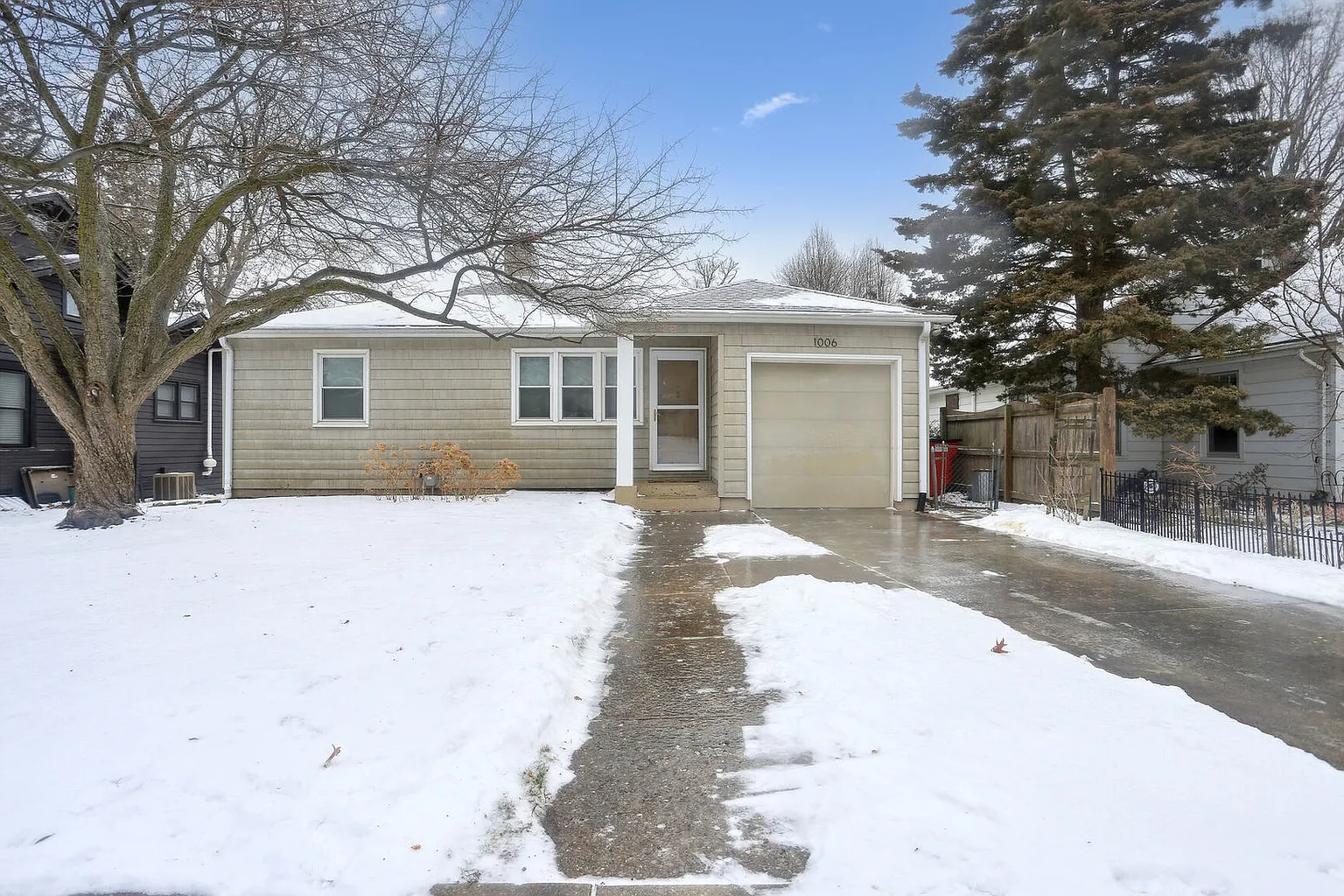 1006 W Charles St photo 1
