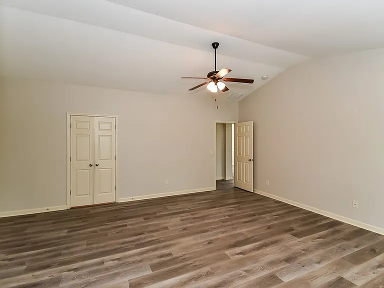 1000 Cureton Dr — Photo 10