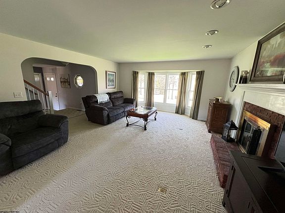 3rd image of 188 Oak Dr