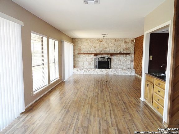 4th image of 13419 Shorecliff St