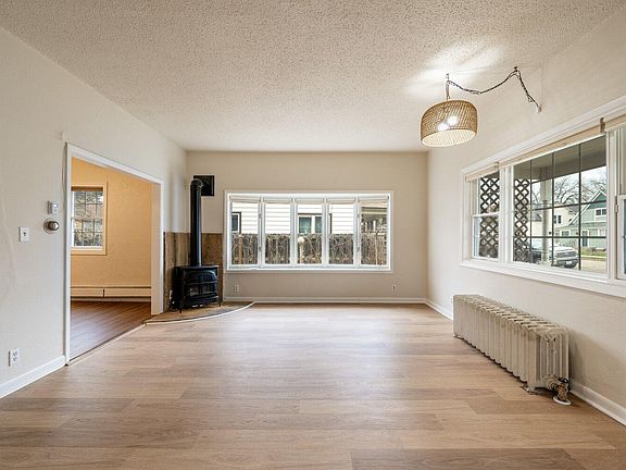 3rd image of 379 W Brundage St