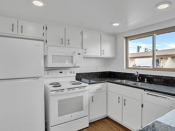 2nd image of 16552 Sell Cir #36