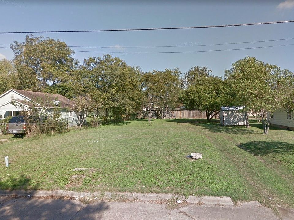 2nd image of 404 W 17th St