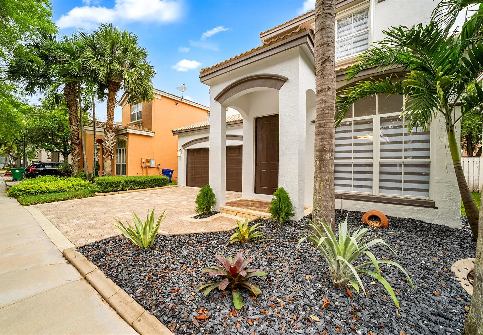 4 bed, 2.5 bath, 2189 sqft, $5,000 — Photo 1