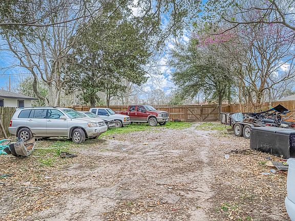 3rd image of 5206 Denmark St