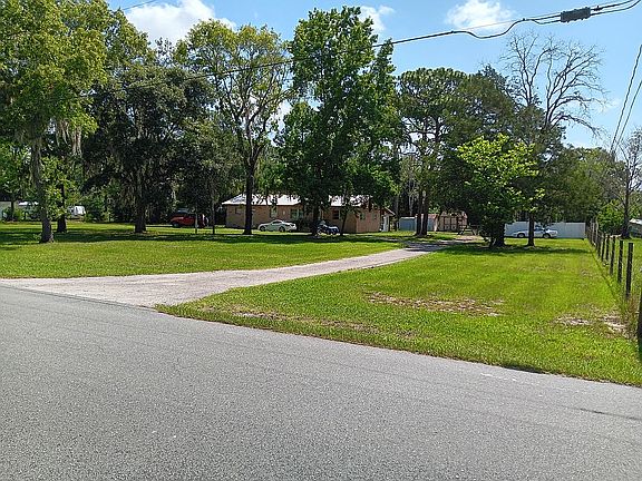 Huge circle drive with rv parking