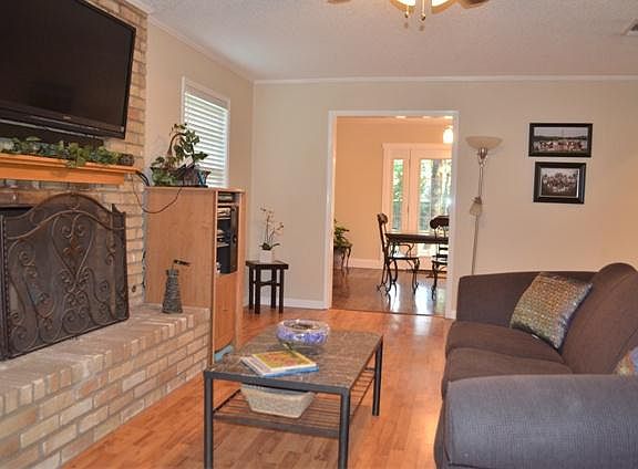 2nd image of 5906 Shady Hill Ln