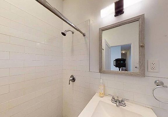 5th image of 1297 Lexington Ave APT 11
