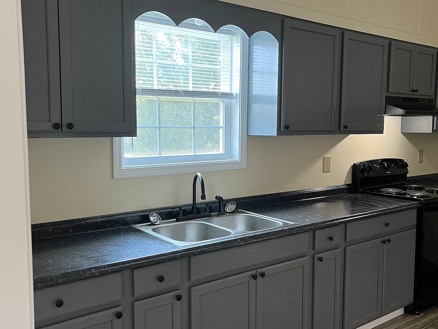 2 bed, 1.5 bath, 1056 sqft, $1,200 — Photo 4