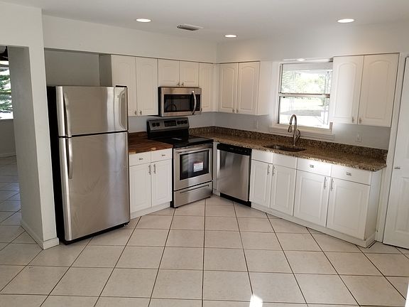 5th image of 1589 Carmen Ave