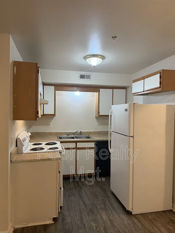 2 bed, 2.5 bath, 1024 sqft, $1,050 — Photo 3