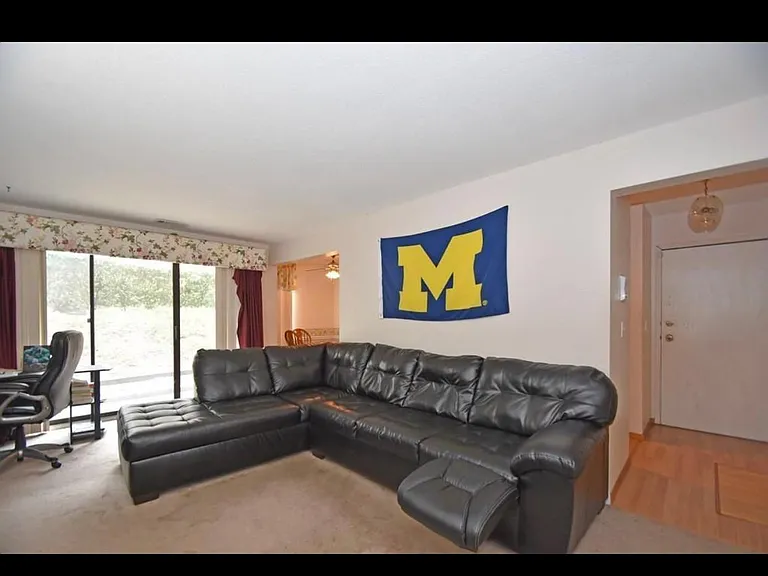 28 Shrewsbury Green Dr #D — Photo 5