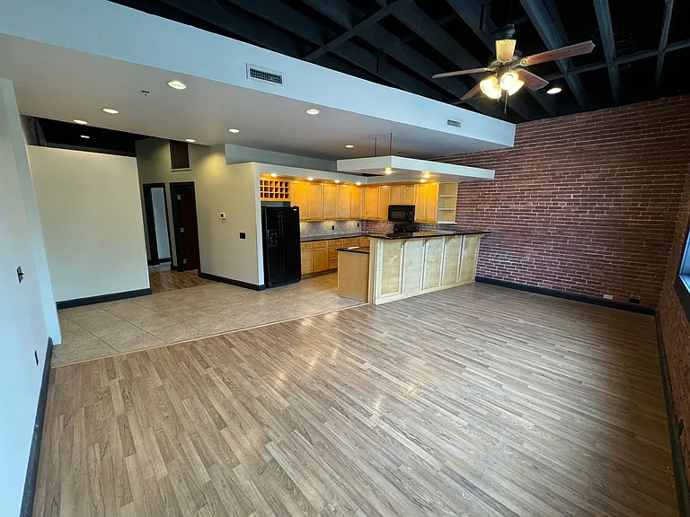 431 W Walnut St #B — Photo 7