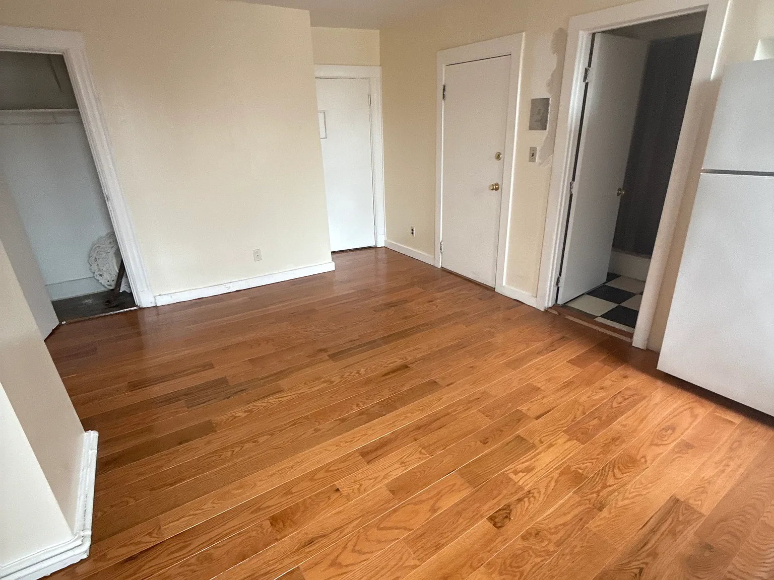 Studio, 450 sqft, $2,400 — Photo 3
