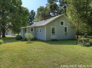819 Prairie Creek Rd, Ionia, MI 48846