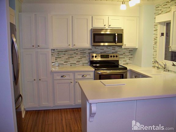 2nd image of 231 E Park Ave