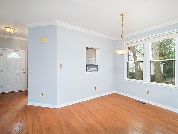 5th image of 416 Center Pointe Dr