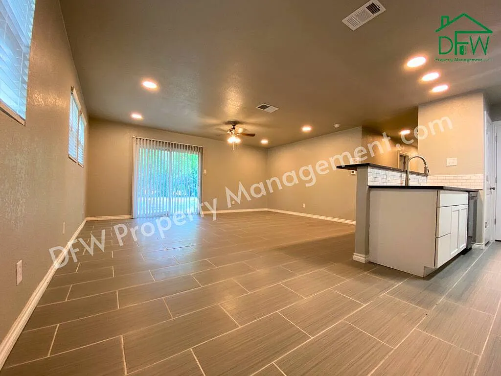 Building Photo - 6166 Jennie Dr