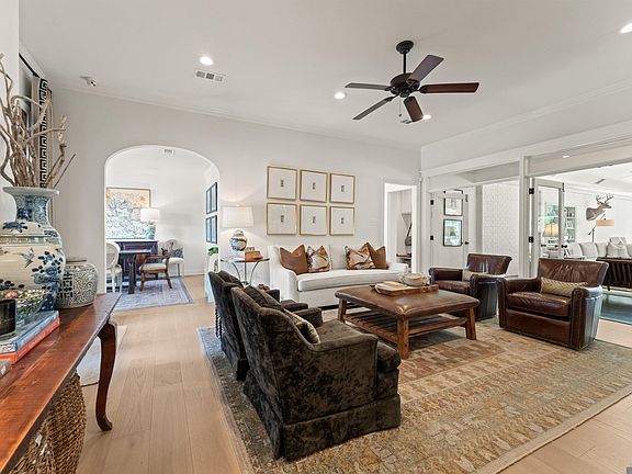 3rd image of 2768 Brentwood Dr