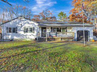 25 Sweetbriar Dr, Mastic, NY 11950