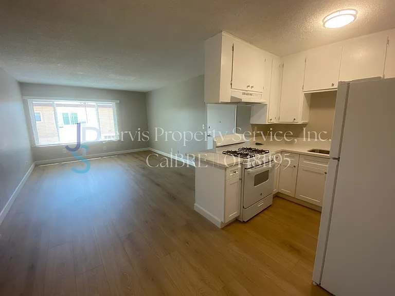 4550-4600 Santa Ana — Photo 3