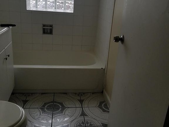 5th image of 53 S Lavergne Ave #3