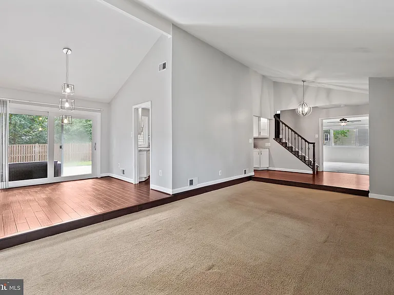 126 Hopeland Ln — Photo 9