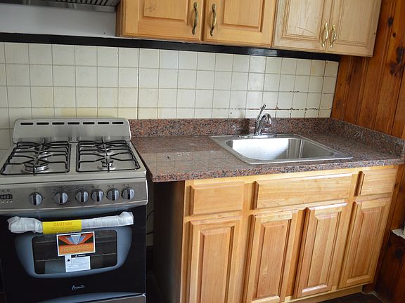 2nd image of 40 Reynolds St