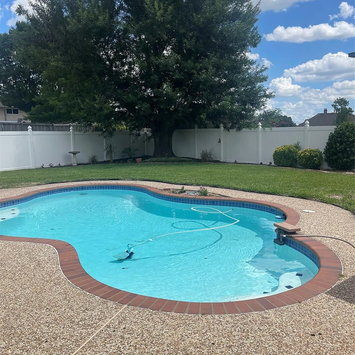 4 bed, 2361 sqft, $3,100 — Photo 3