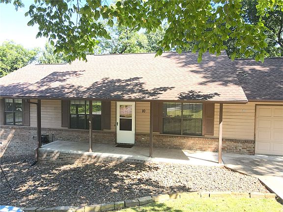 4th image of 10 Tennyson Ln