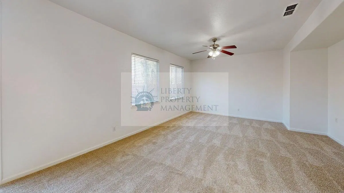 4 bed, 2.5 bath, 2428 sqft, $2,795 — Photo 4