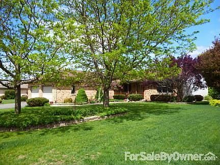 1st image of 40 Brittany Dr