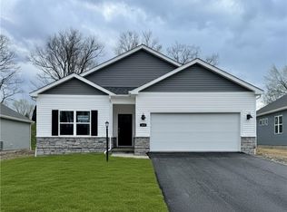 367 Gleneagles Dr, Butler, PA 16001