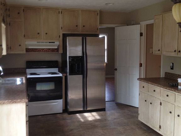 4th image of 2400 Fieldrock Way