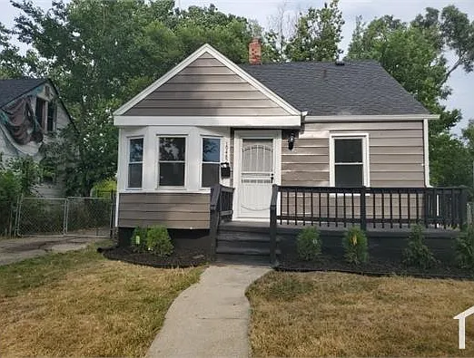 19482 Dwyer St — Photo 17