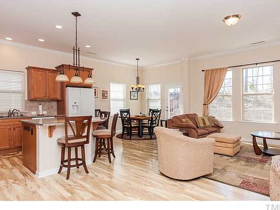 5th image of 744 Ancient Oaks Dr