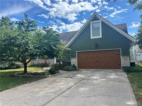 1129 SE 11th St, Lees Summit, MO 64081